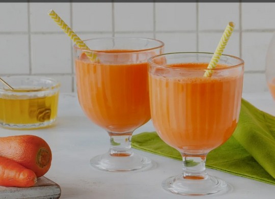 Морковно-яблочный сок на зиму - Лайфхакер