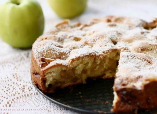 Шарлотка с яблоками в духовке - Кулинарный сайт 